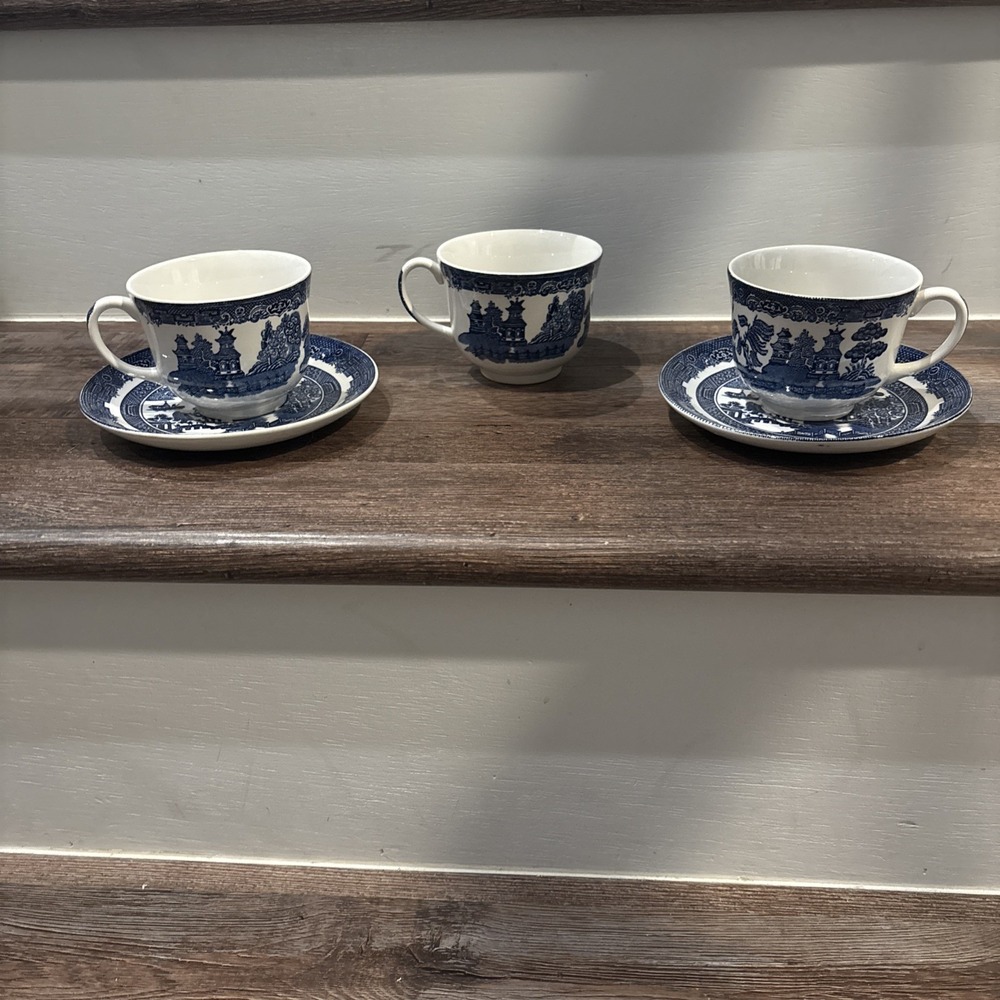 JOHNSON BROTHERS BLUE WILLOW 3 CUPS & 2 SAUCERS - England